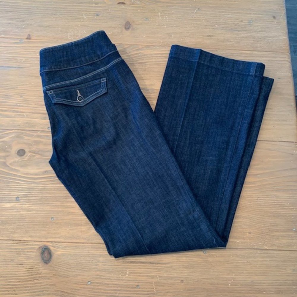 White House Black Market, Blanc Trouser Leg